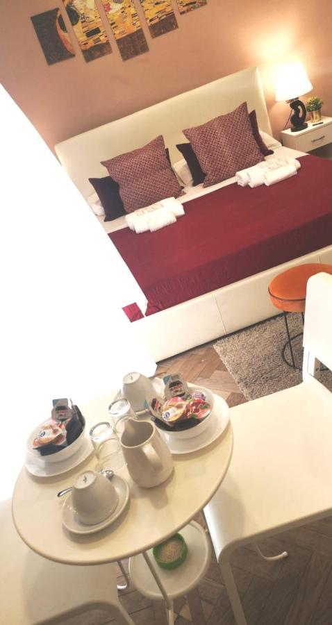 Bed and Breakfast Domus Luigi Leone II Napoli Esterno foto