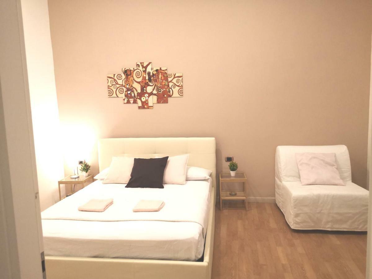 Bed and Breakfast Domus Luigi Leone II Napoli Esterno foto