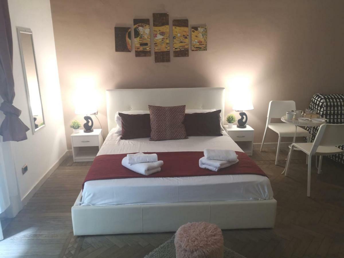 Bed and Breakfast Domus Luigi Leone II Napoli Esterno foto