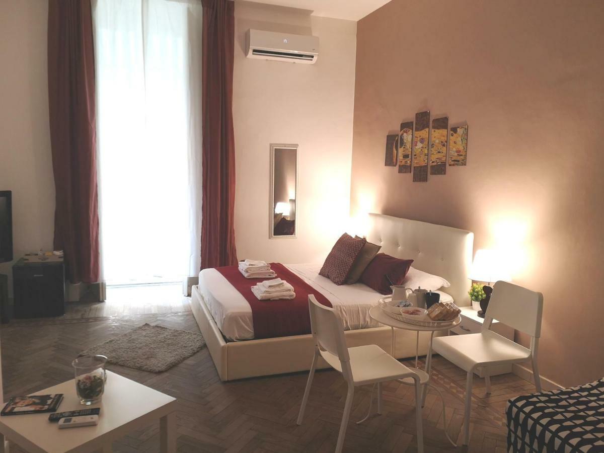 Bed and Breakfast Domus Luigi Leone II Napoli Esterno foto