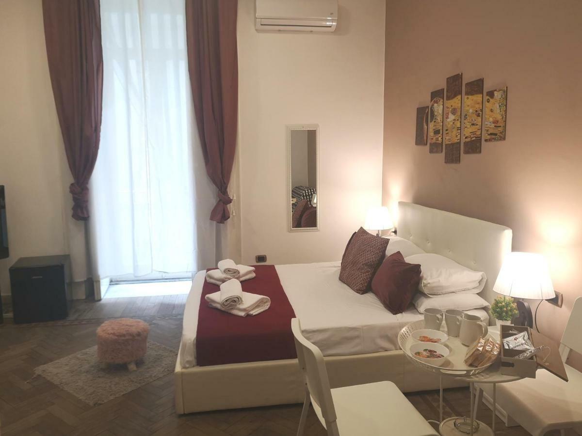 Bed and Breakfast Domus Luigi Leone II Napoli Esterno foto