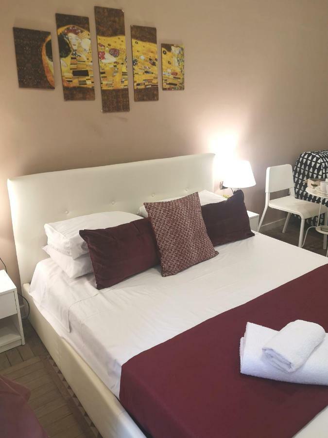 Bed and Breakfast Domus Luigi Leone II Napoli Esterno foto