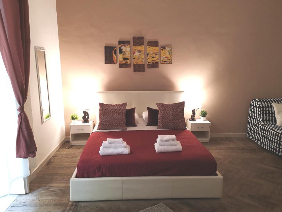 Bed and Breakfast Domus Luigi Leone II Napoli Esterno foto