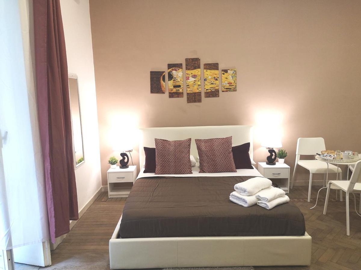 Bed and Breakfast Domus Luigi Leone II Napoli Esterno foto